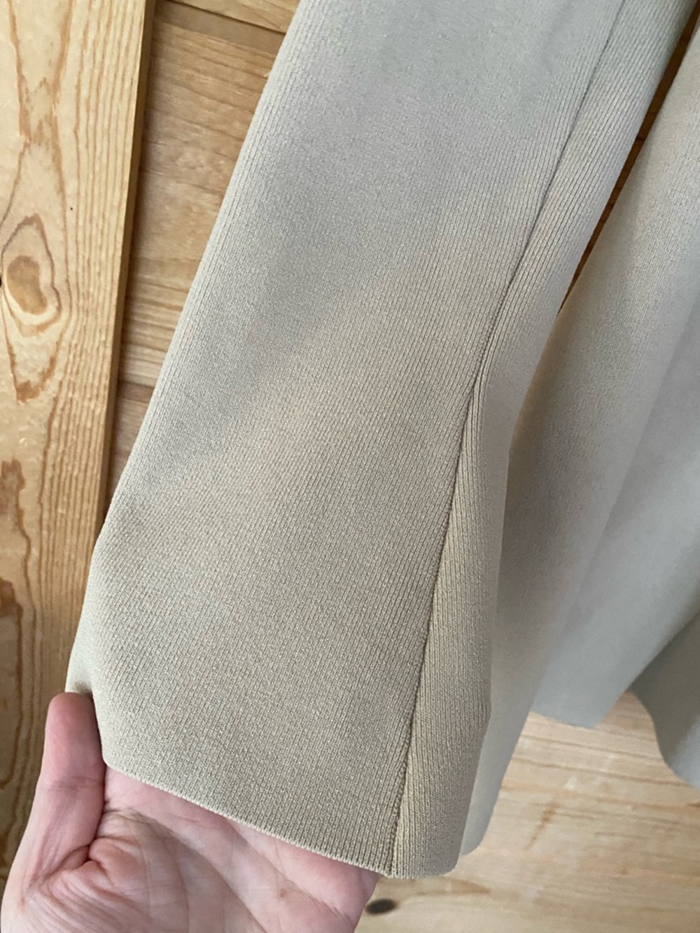 M.M. LaFleur Merritt wrap viscose spandex Jardigan in cream latte size medium - Picture 4 of 7